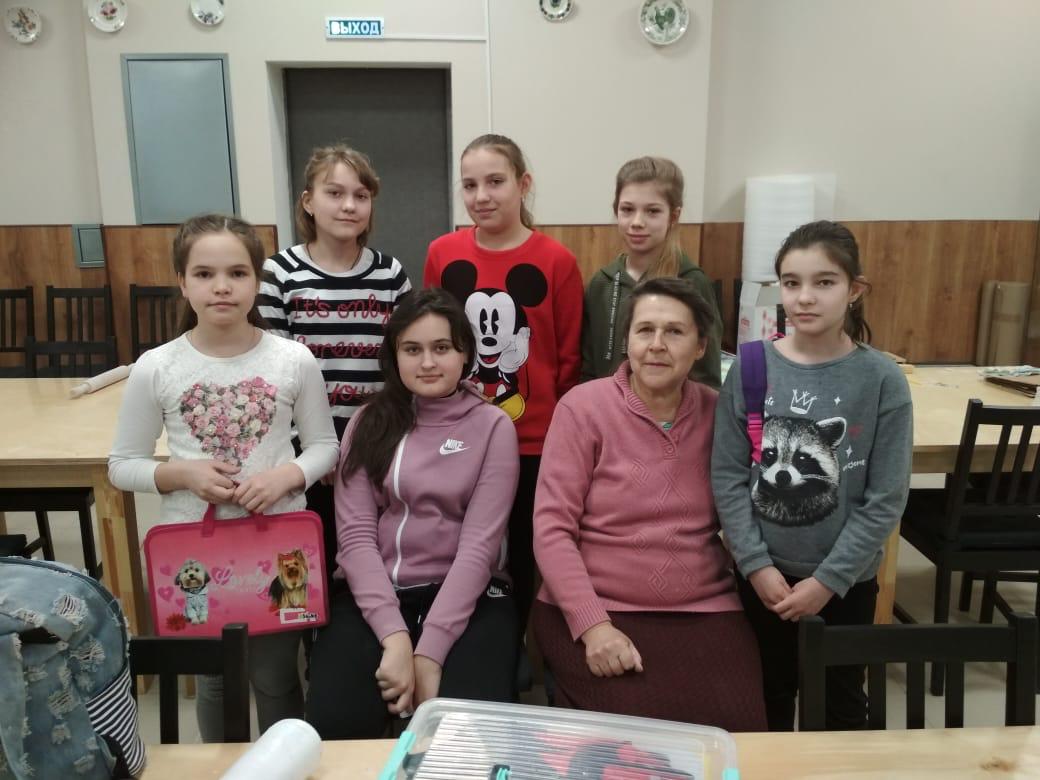 Преподавателем группы является Лепкалюк Наталья Юрьевна &ndash; ведущий художник Фаянсового завода
